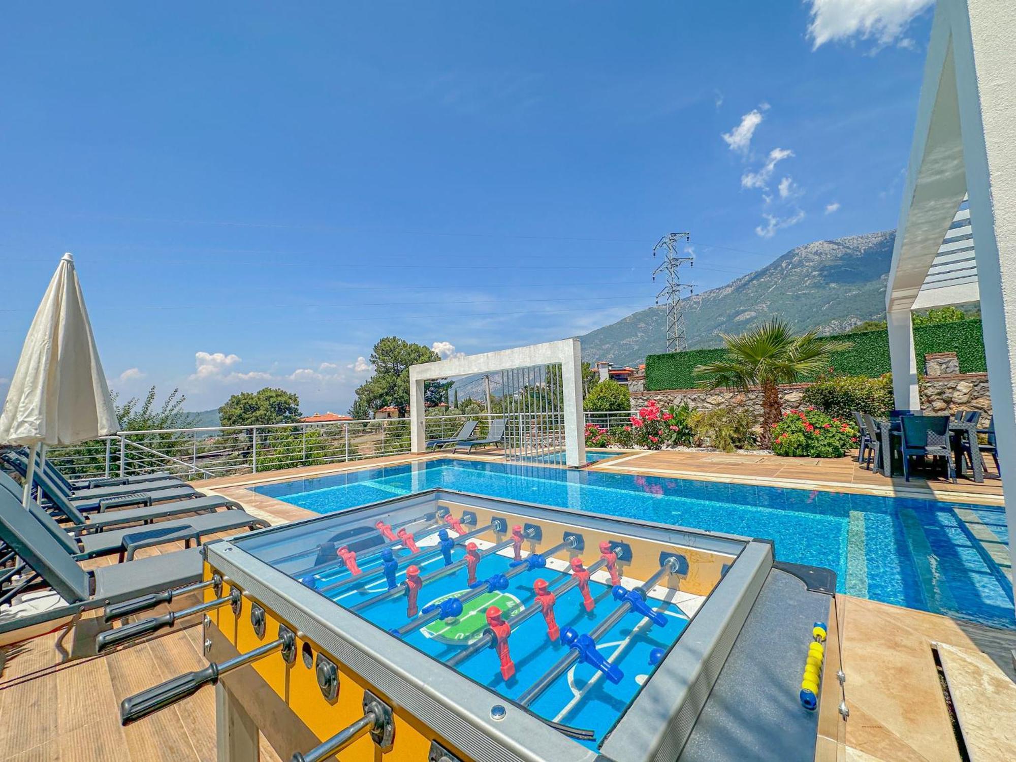 Alya, Spacious 4 Bed With Private Pool
