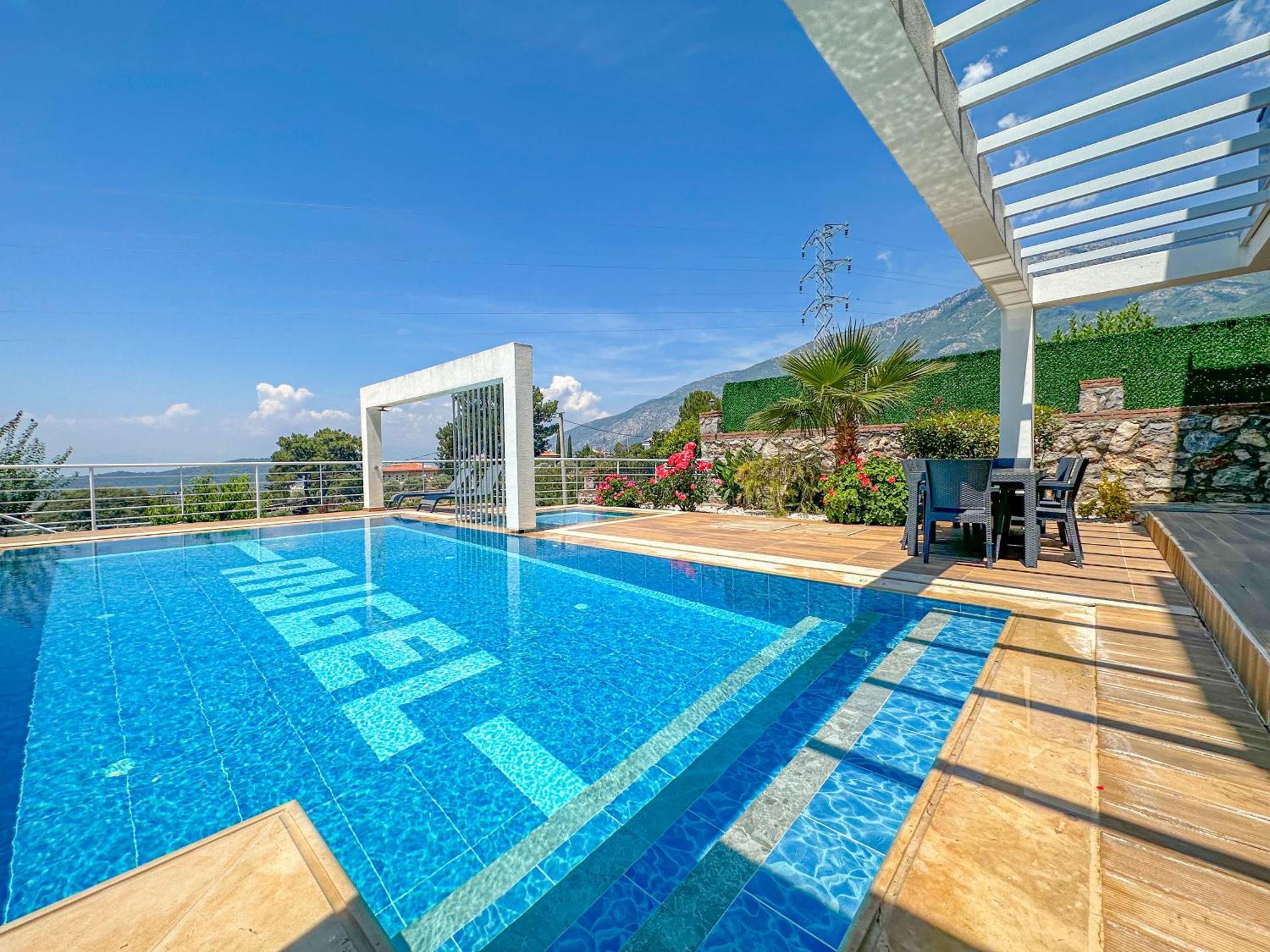 Villa Alya, Spacious 4 Bed With Private Pool