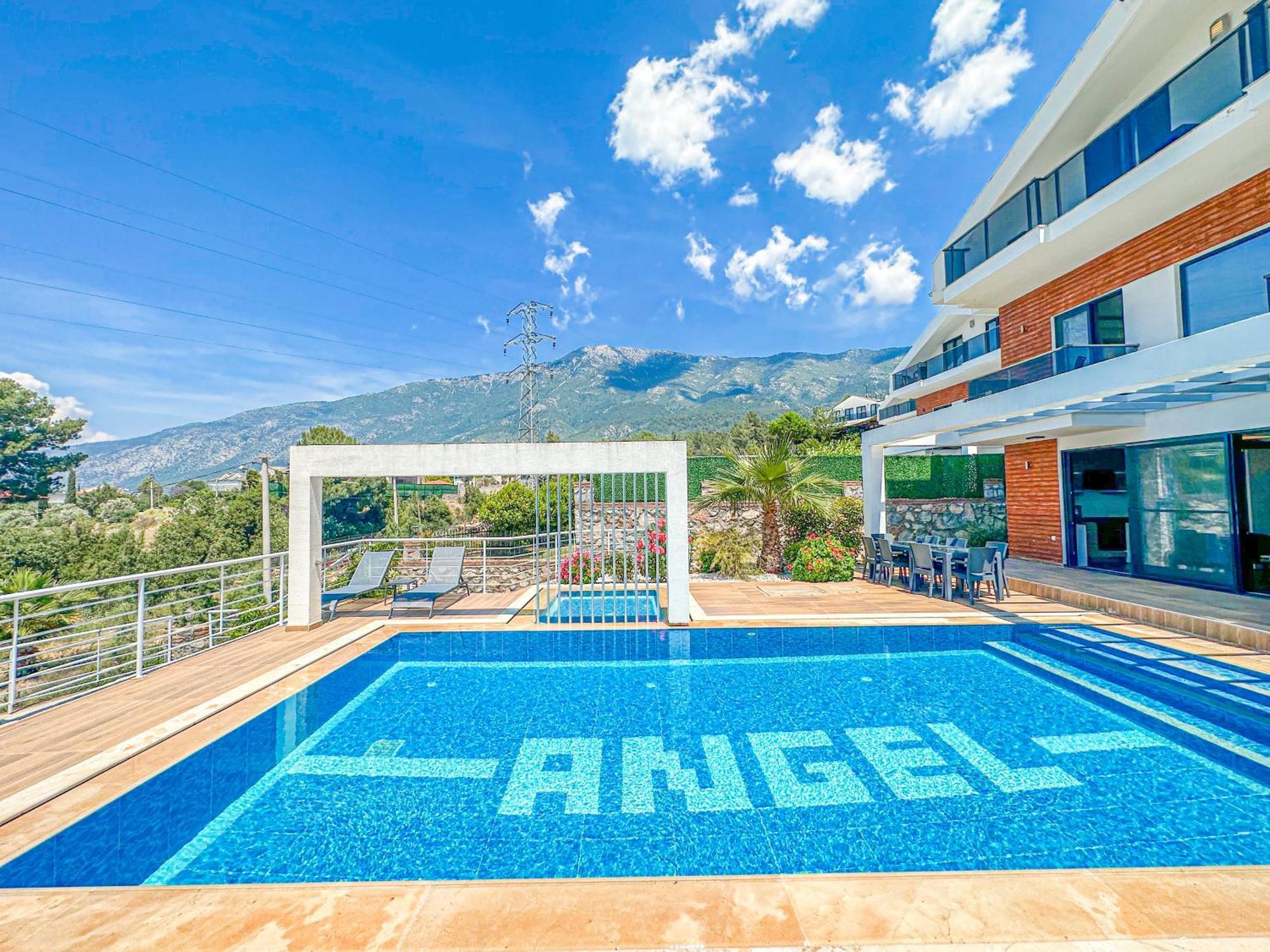 Alya, Spacious 4 Bed With Private Pool Fethiye