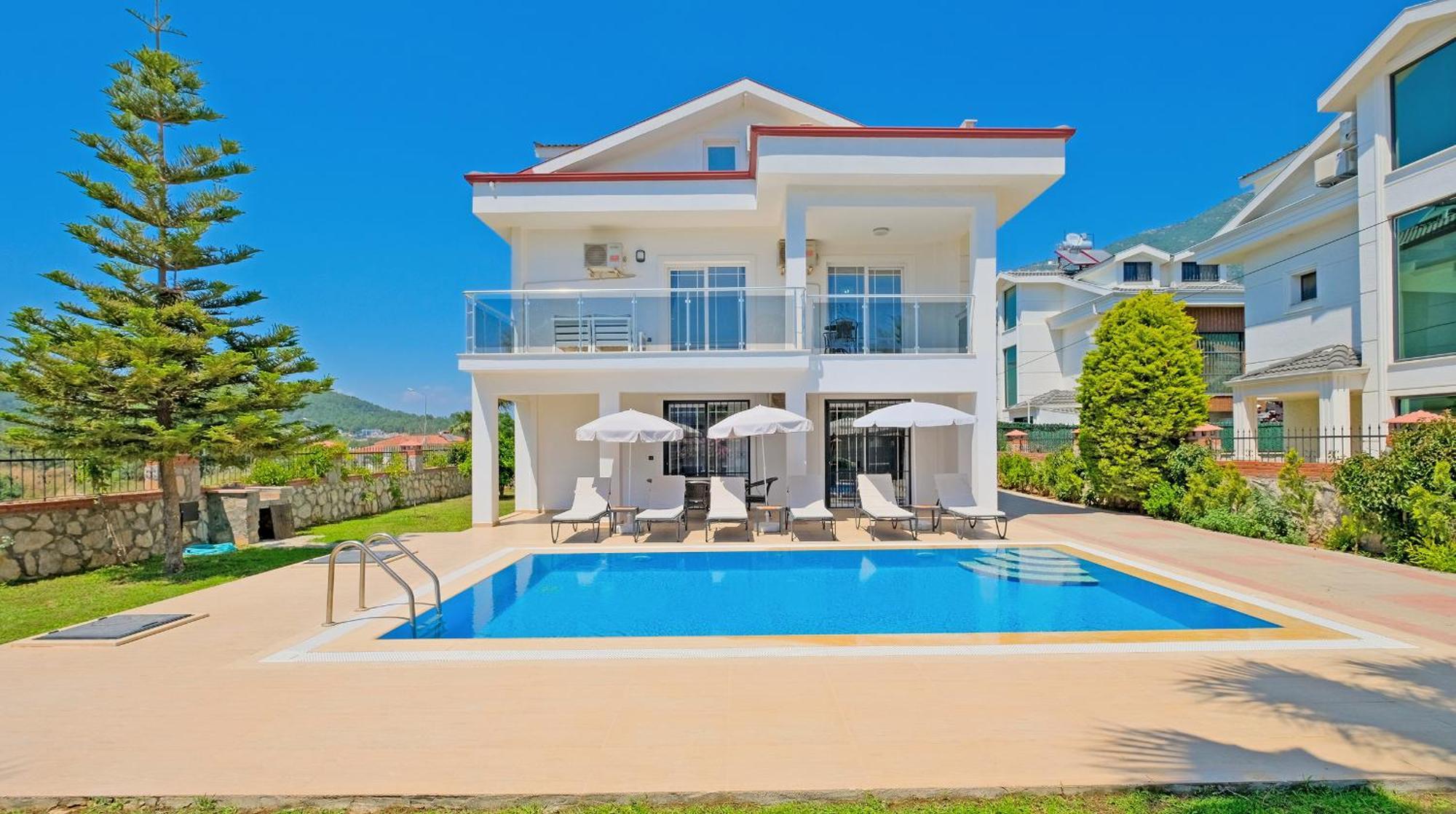 Lucia Villa