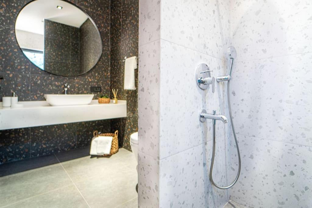 Viohouses 4- Luxury Private Korunakli Oezel Havuzlu Villa *
