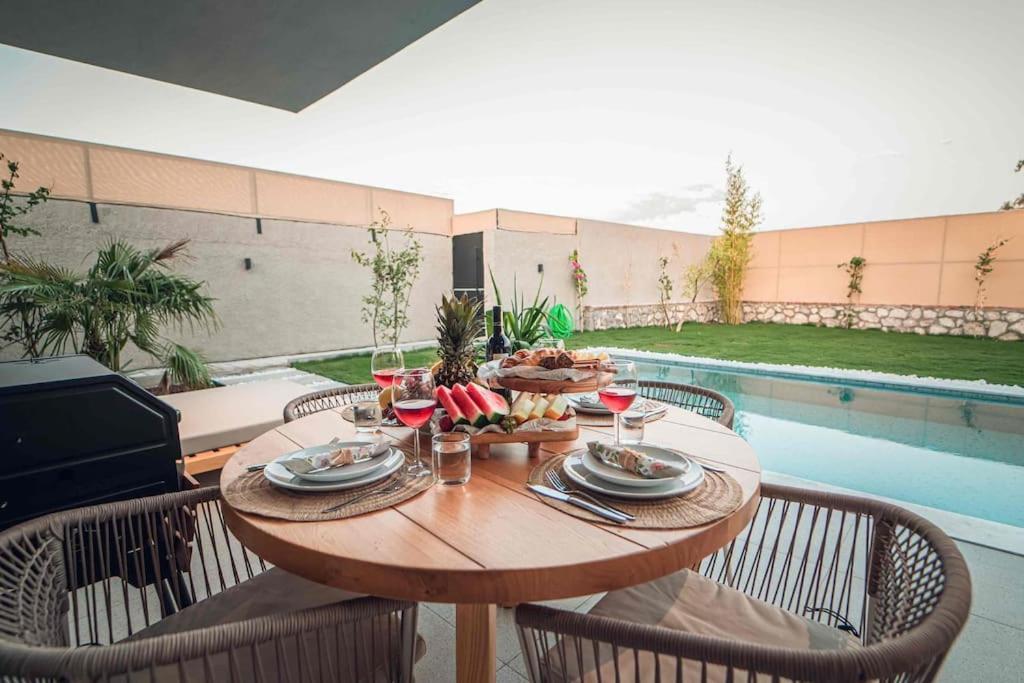Villa Viohouses 4- Luxury Private Korunakli Oezel Havuzlu *