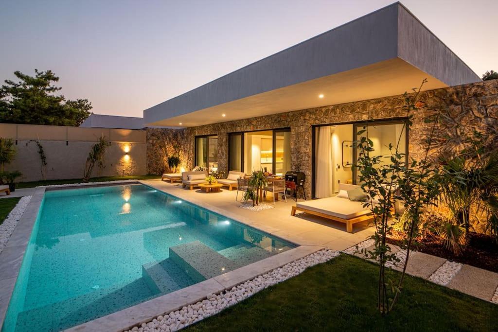 Viohouses 4- Luxury Private Korunakli Oezel Havuzlu Villa *