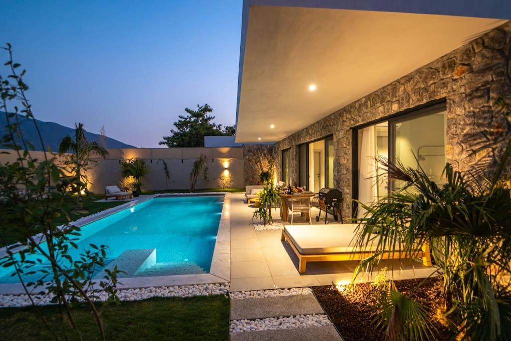 Villa Viohouses 4- Luxury Private Korunakli Oezel Havuzlu *