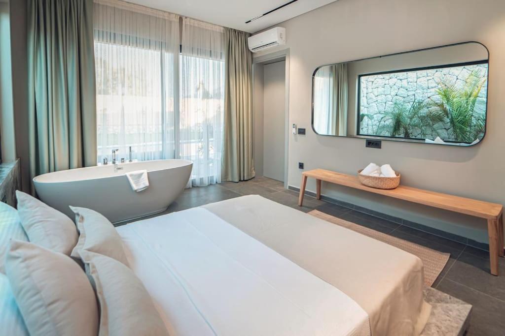 Viohouses 4- Luxury Private Korunakli Oezel Havuzlu