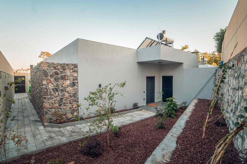 Viohouses 4- Luxury Private Korunakli Oezel Havuzlu