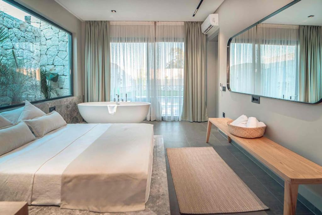 Viohouses 4- Luxury Private Korunakli Oezel Havuzlu Villa *