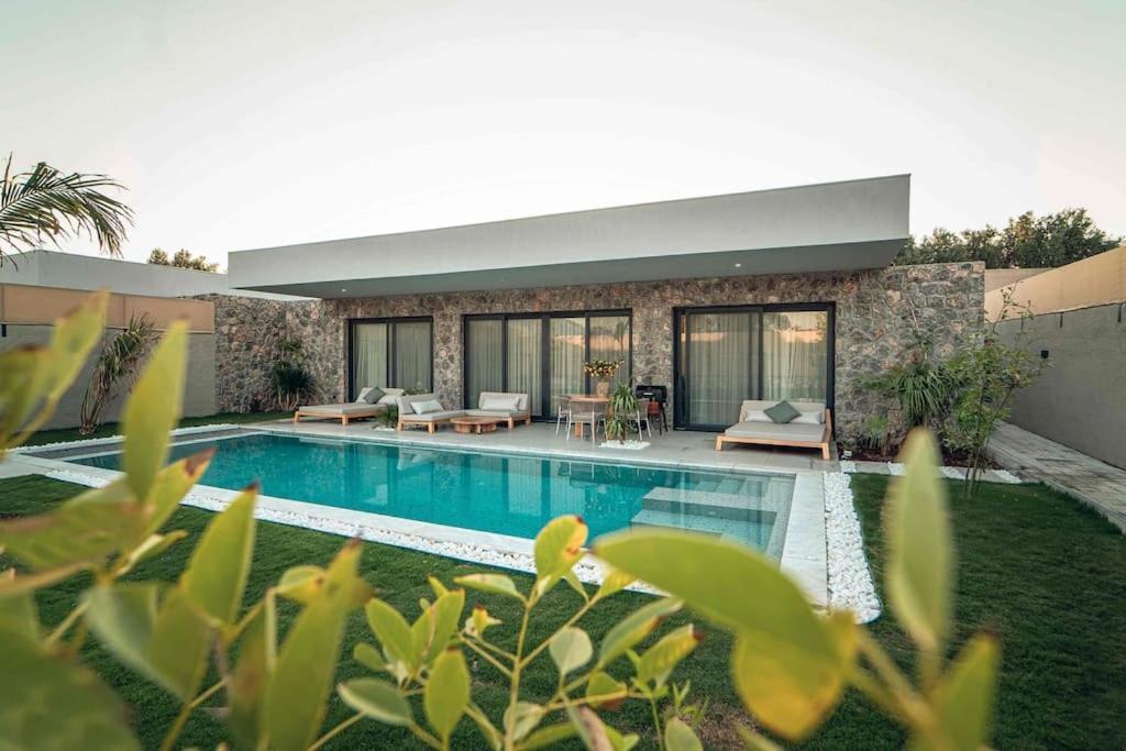 Viohouses 4- Luxury Private Korunakli Oezel Havuzlu Villa *