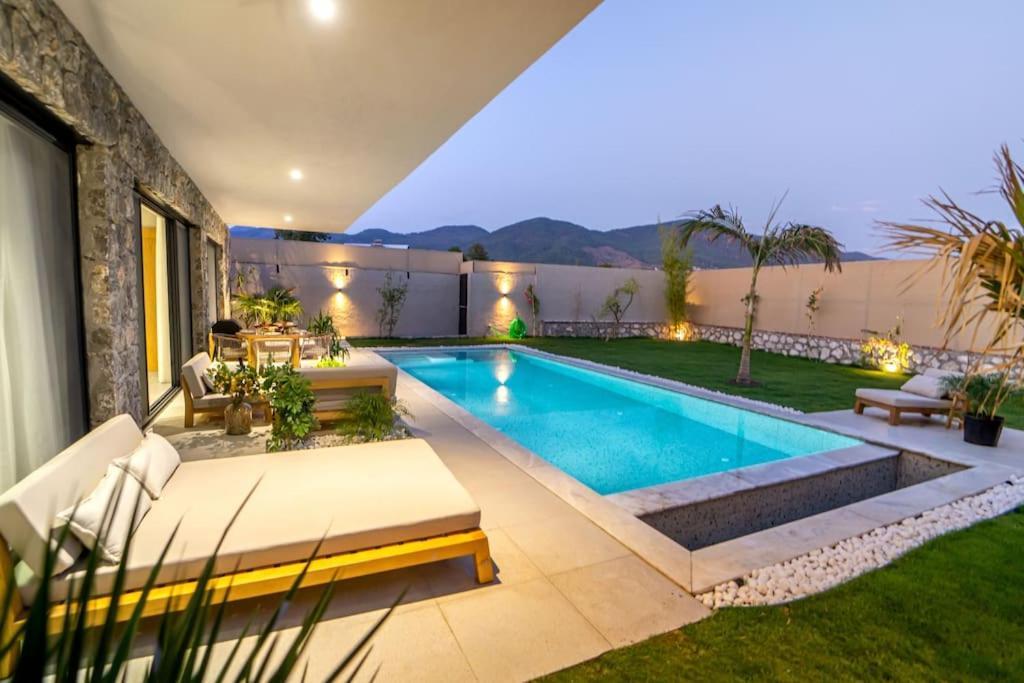 Viohouses 4- Luxury Private Korunakli Oezel Havuzlu Villa