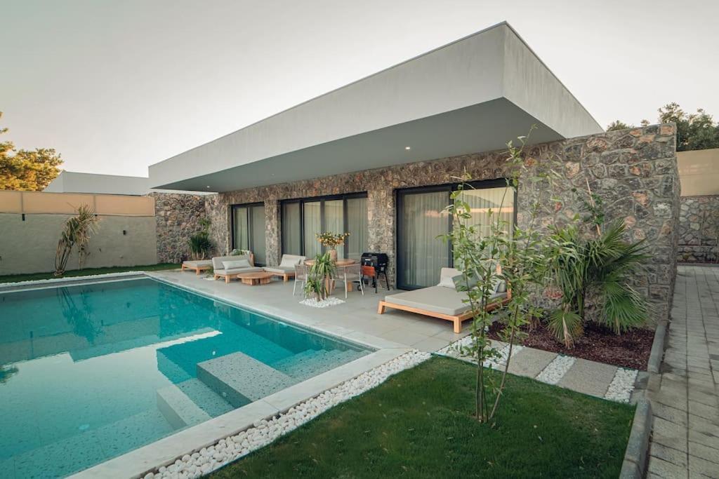 Viohouses 4- Luxury Private Korunakli Oezel Havuzlu