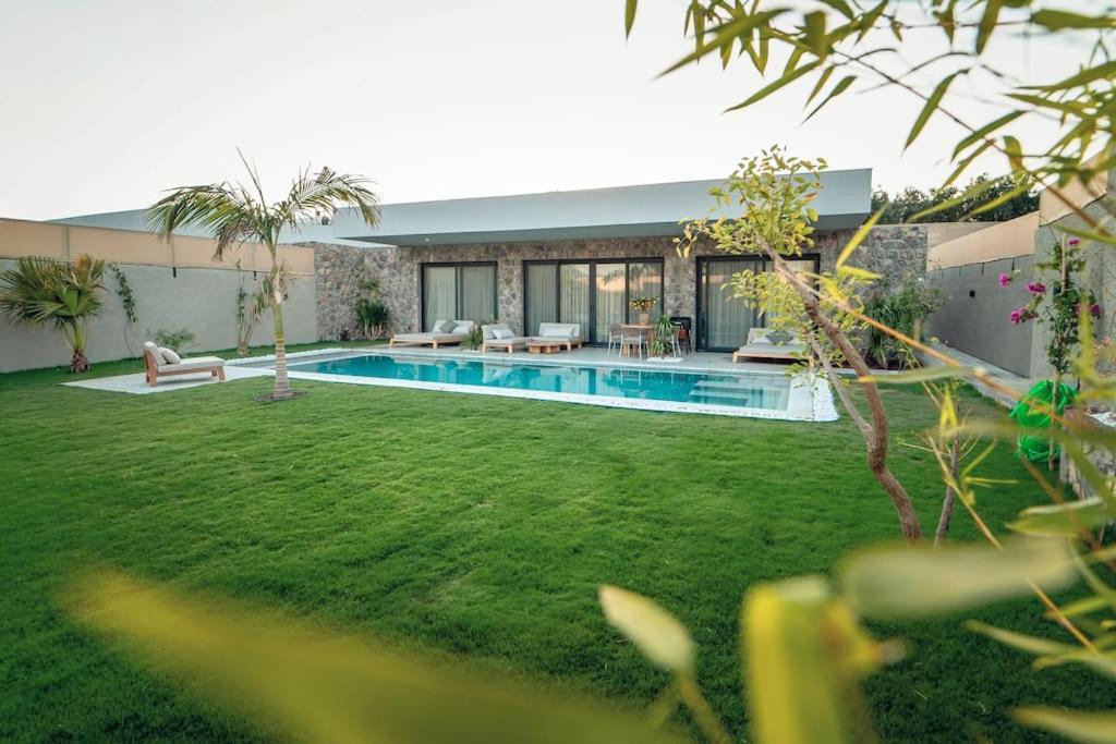 Viohouses 4- Luxury Private Korunakli Oezel Havuzlu Villa *