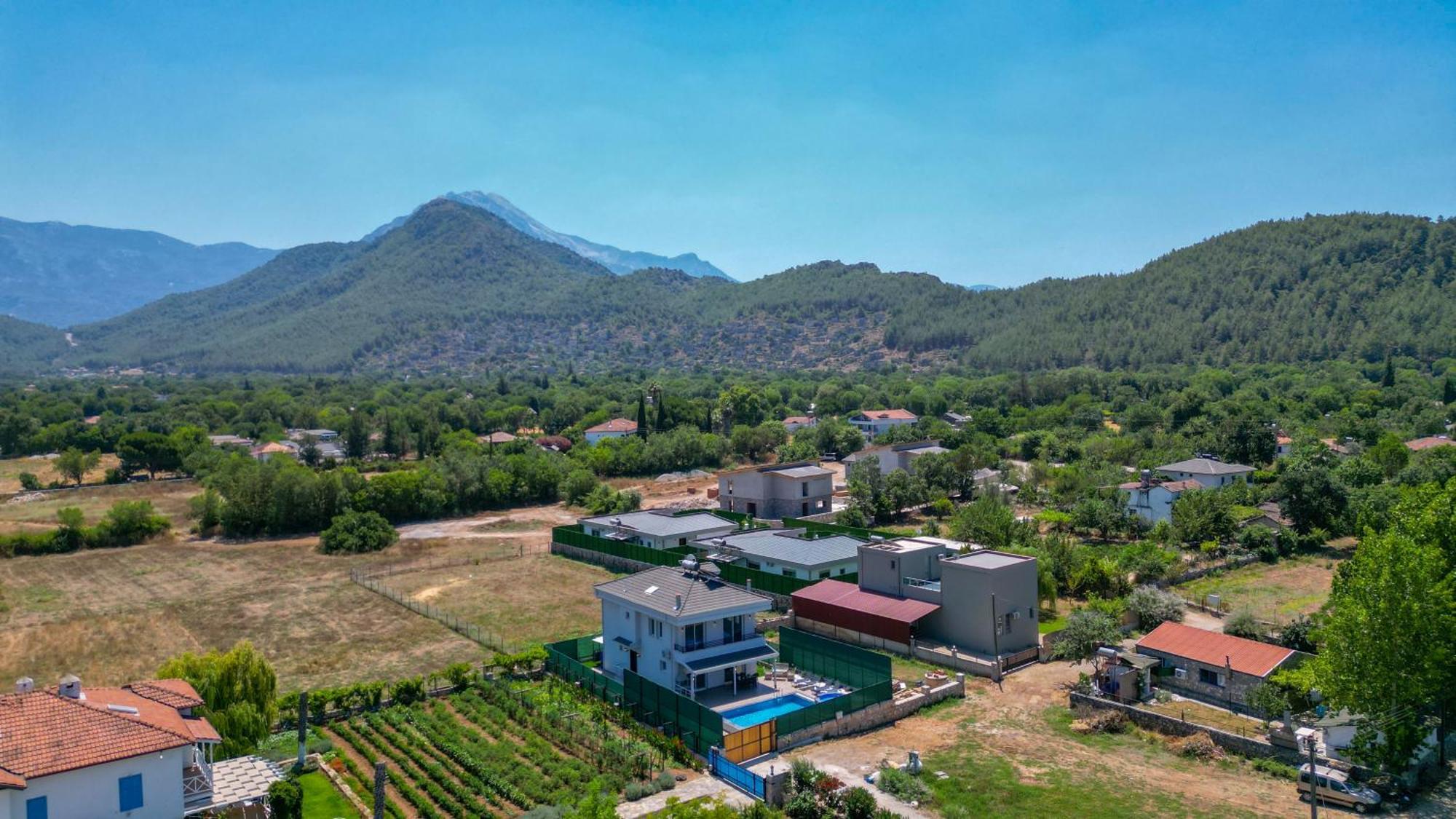 Esmeralda, Jakuzili Cocuk Havuzlu Lueks * Fethiye