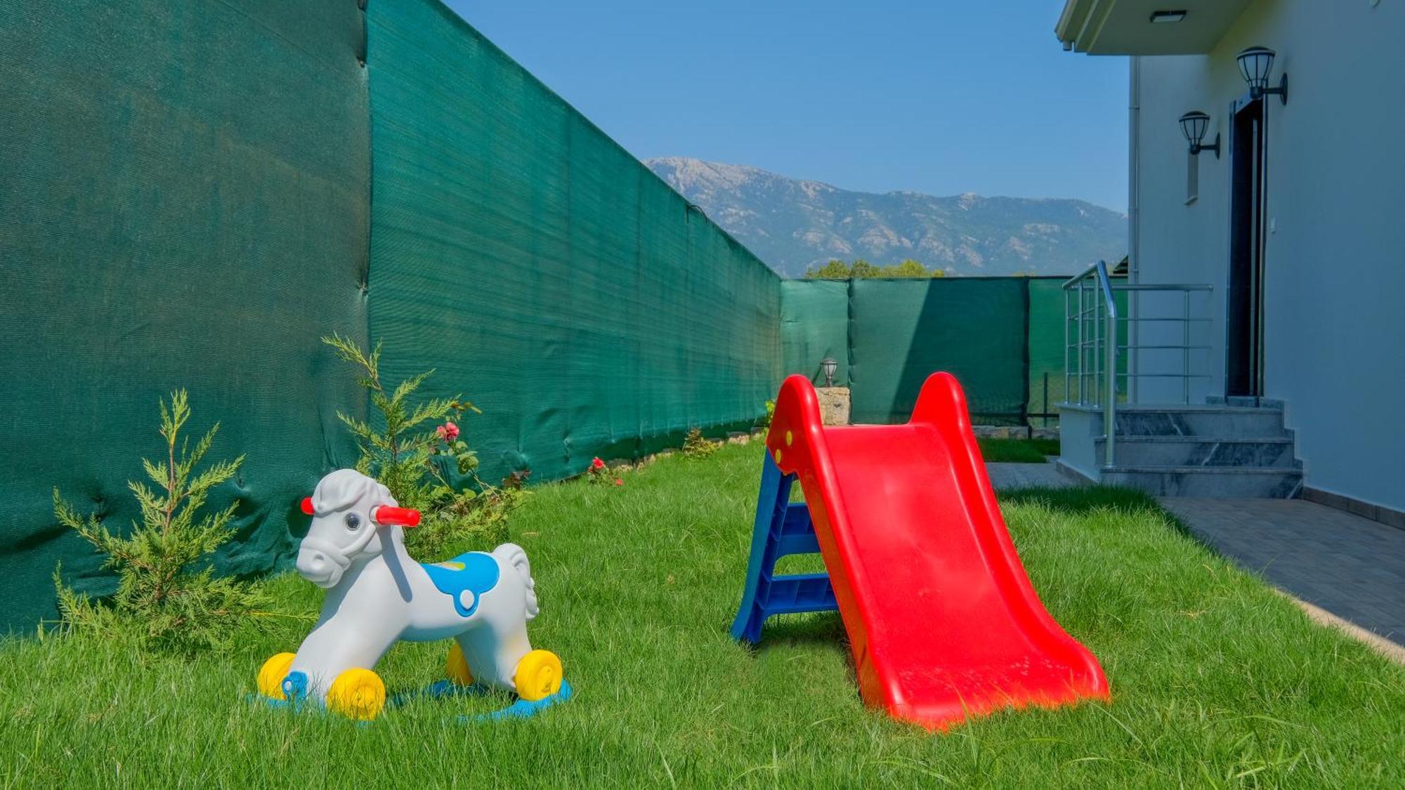 Esmeralda, Jakuzili Cocuk Havuzlu Lueks Villa Fethiye