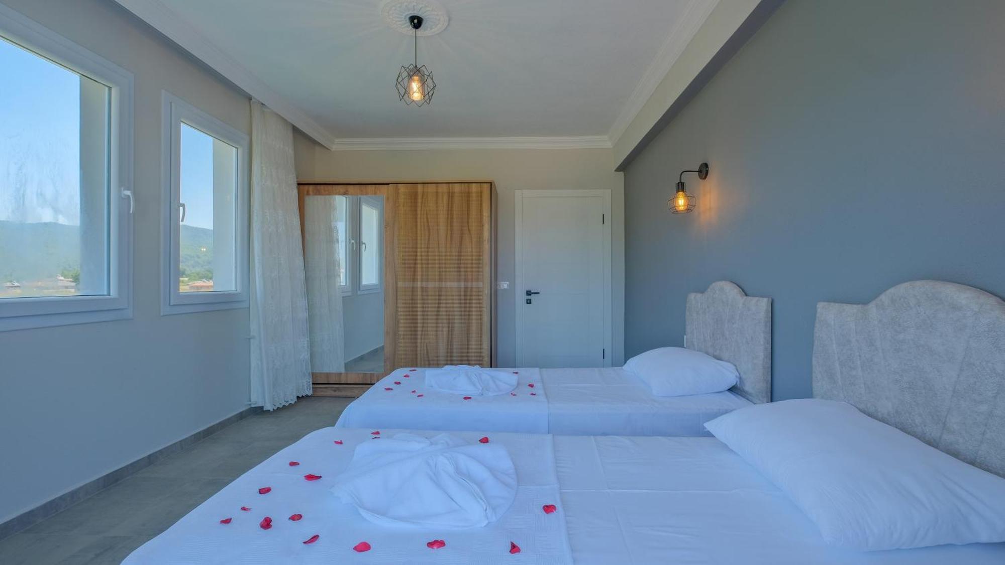 Villa Esmeralda, Jakuzili Cocuk Havuzlu Lueks