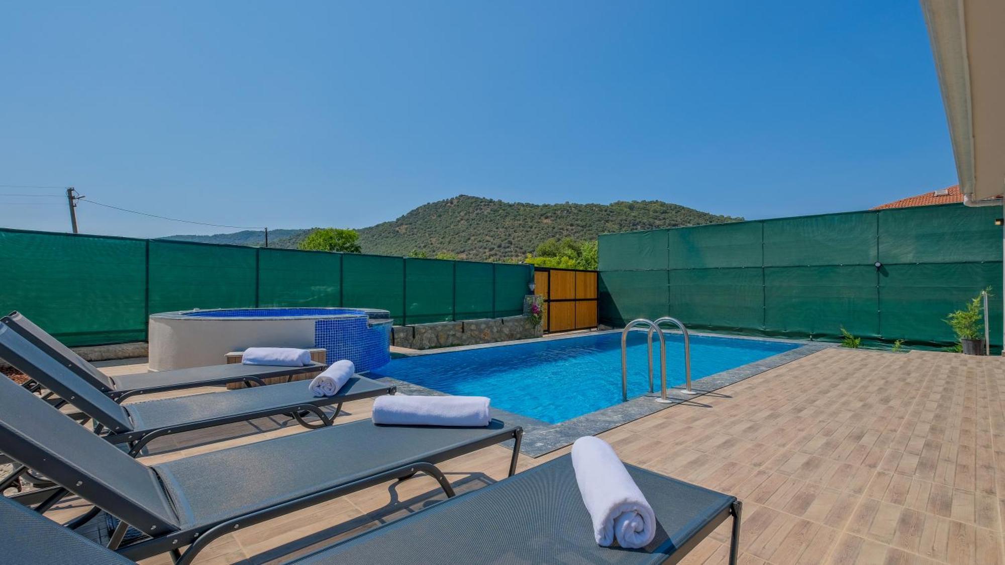 Esmeralda, Jakuzili Cocuk Havuzlu Lueks * Fethiye