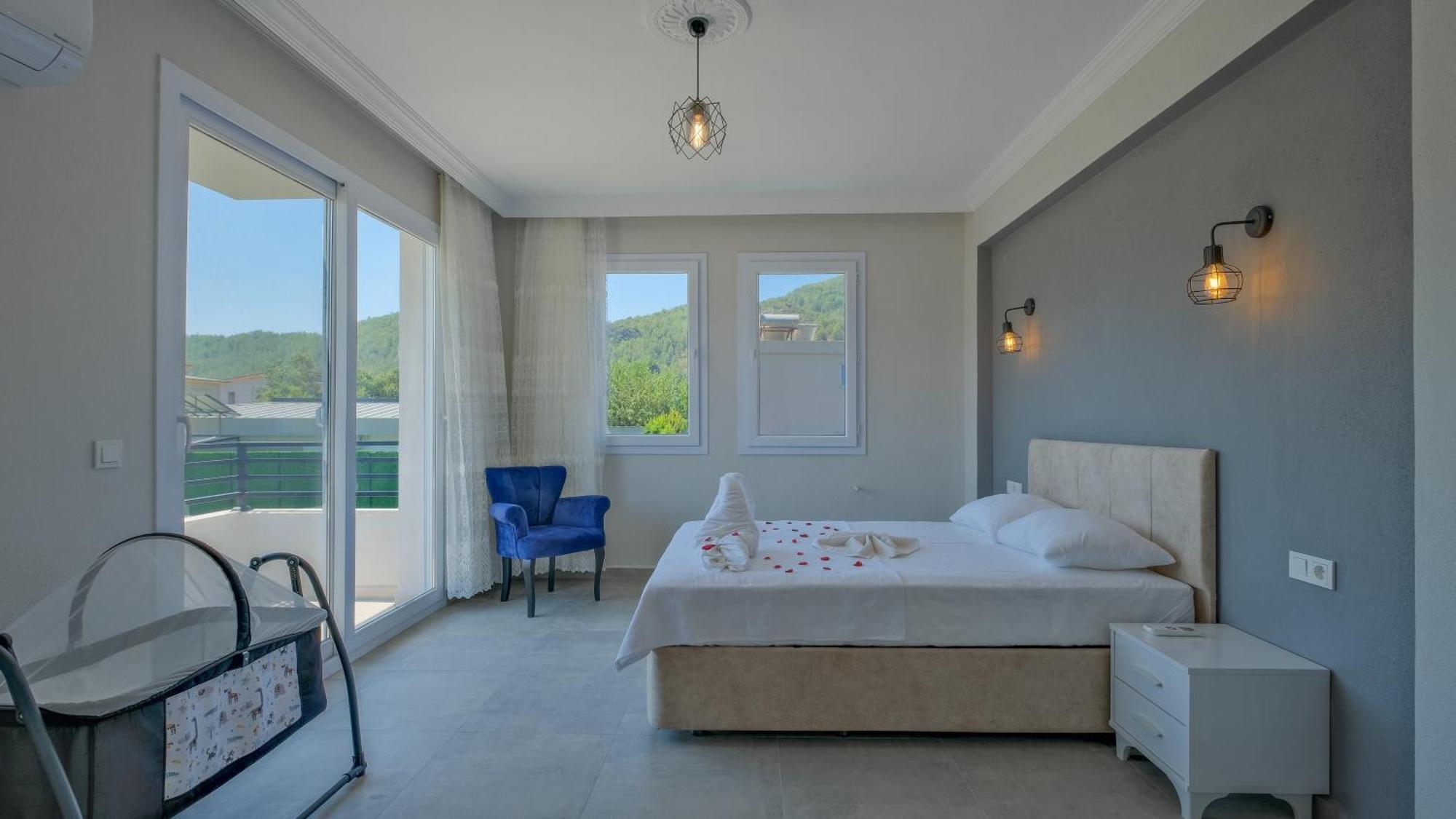 Villa Esmeralda, Jakuzili Cocuk Havuzlu Lueks *