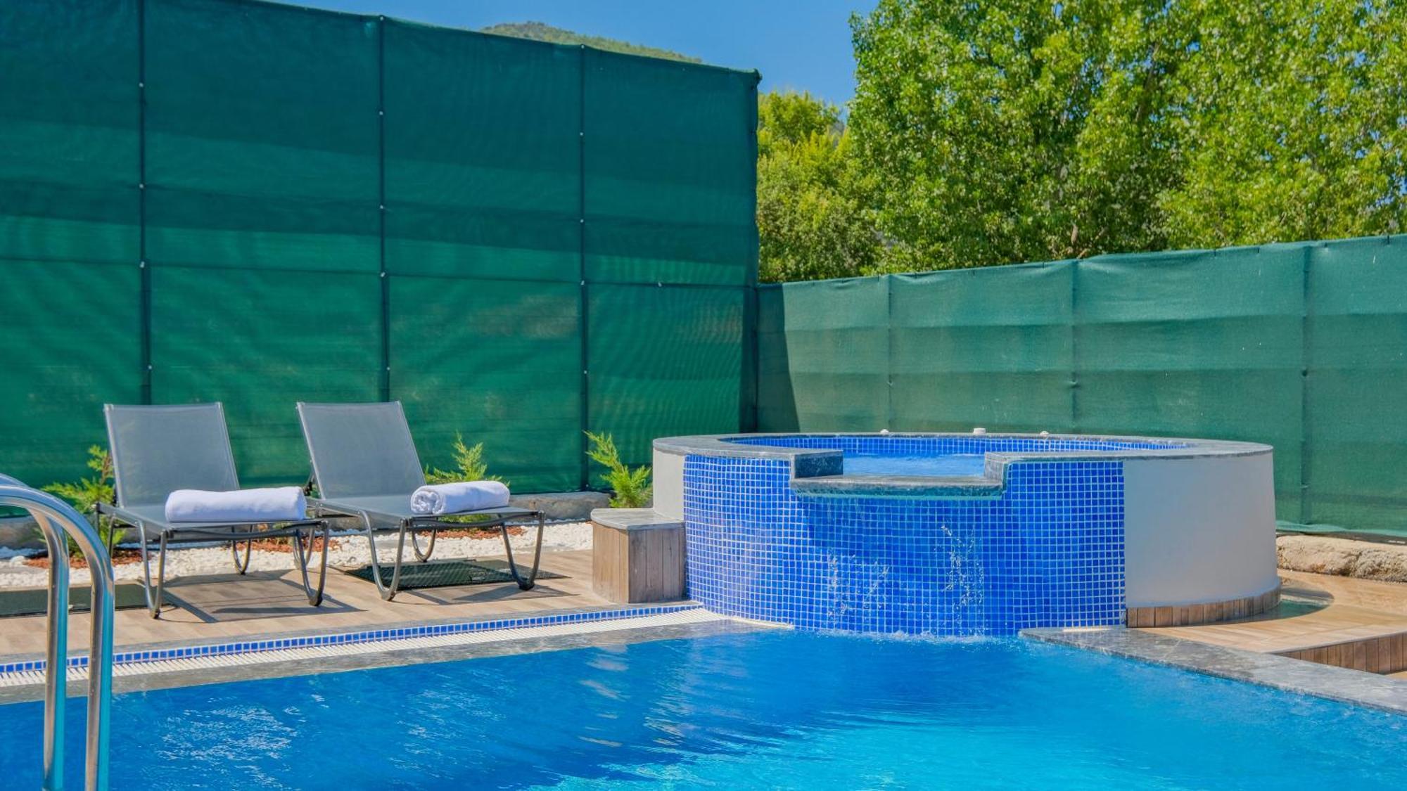 Villa Esmeralda, Jakuzili Cocuk Havuzlu Lueks