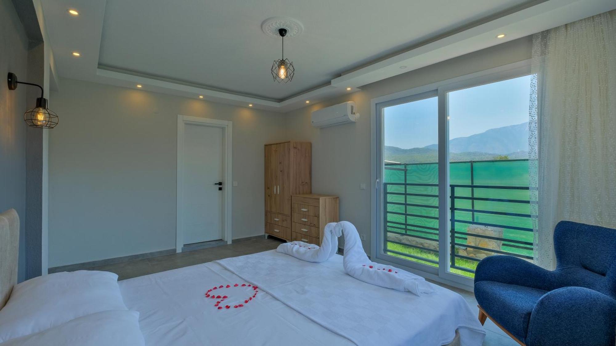 Villa Esmeralda, Jakuzili Cocuk Havuzlu Lueks