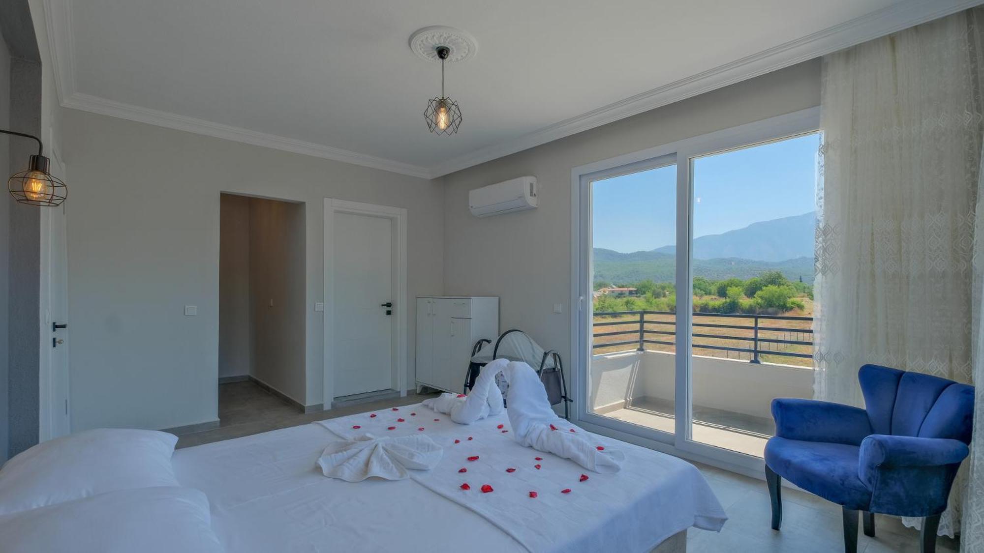 Esmeralda, Jakuzili Cocuk Havuzlu Lueks Fethiye