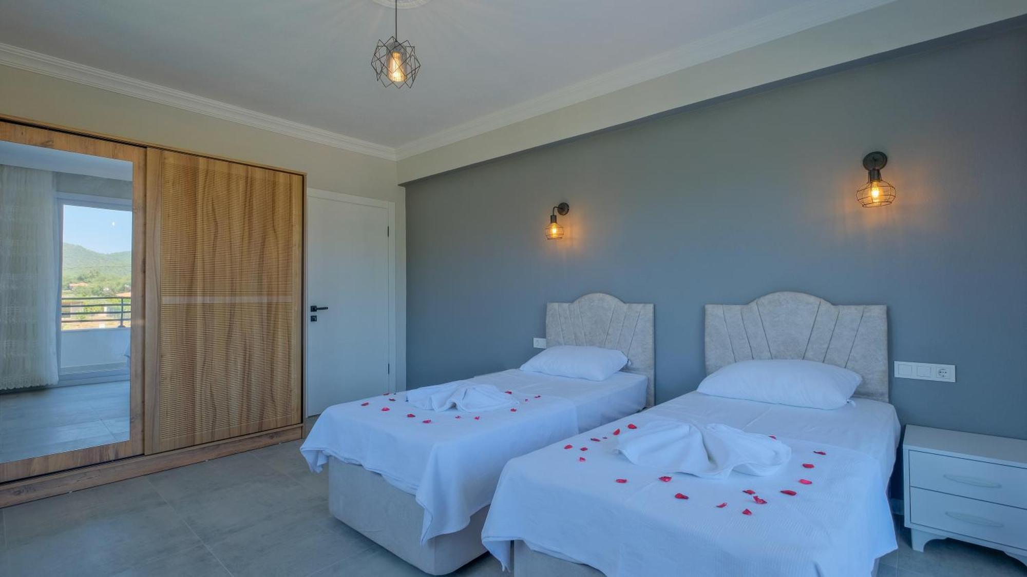 Villa Esmeralda, Jakuzili Cocuk Havuzlu Lueks *