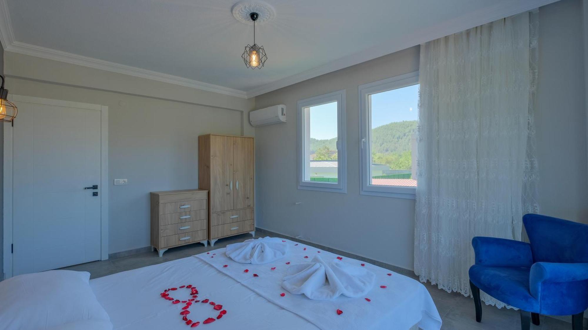 Villa Esmeralda, Jakuzili Cocuk Havuzlu Lueks *
