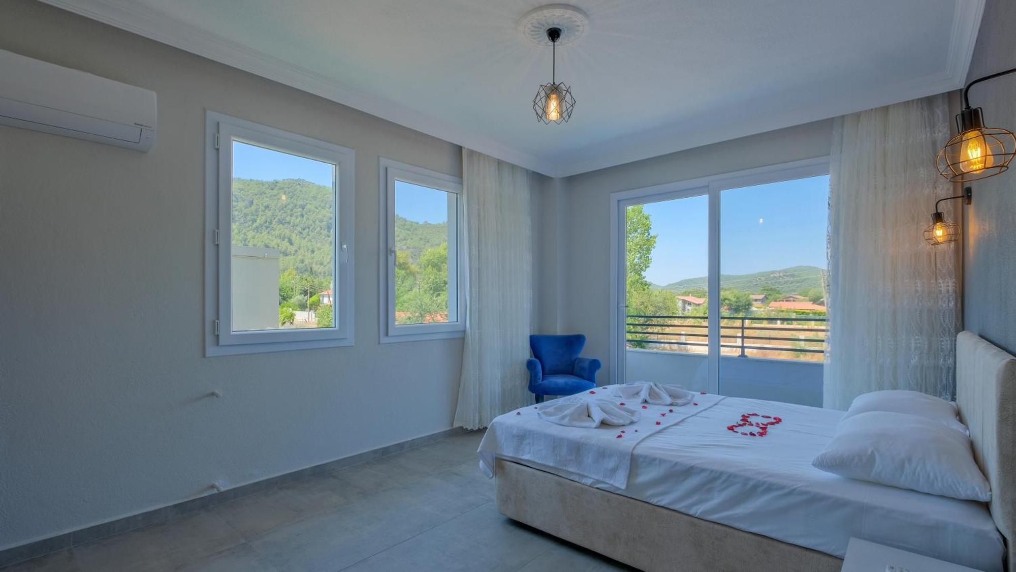 Esmeralda, Jakuzili Cocuk Havuzlu Lueks Villa Fethiye