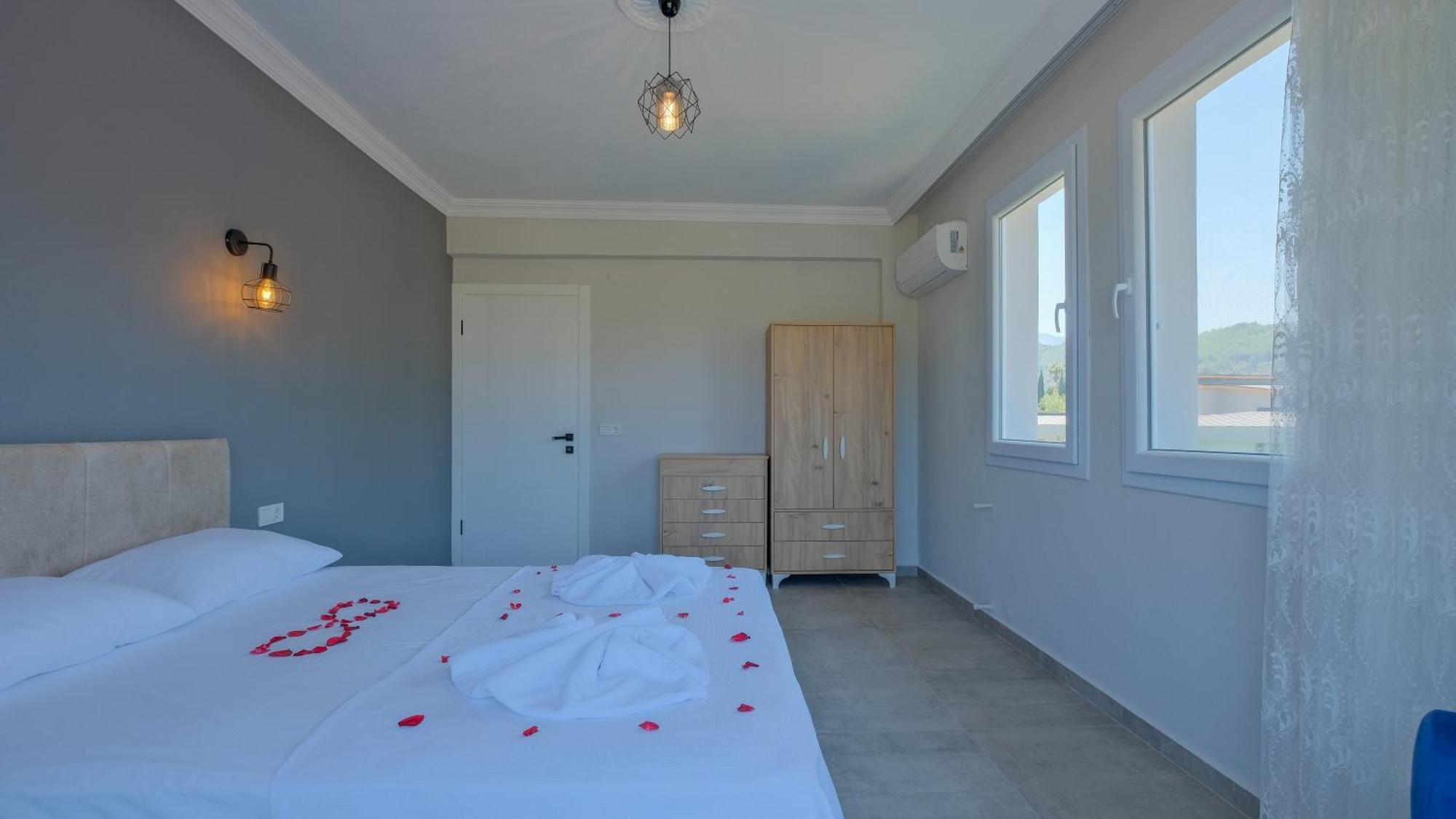 Villa Esmeralda, Jakuzili Cocuk Havuzlu Lueks *