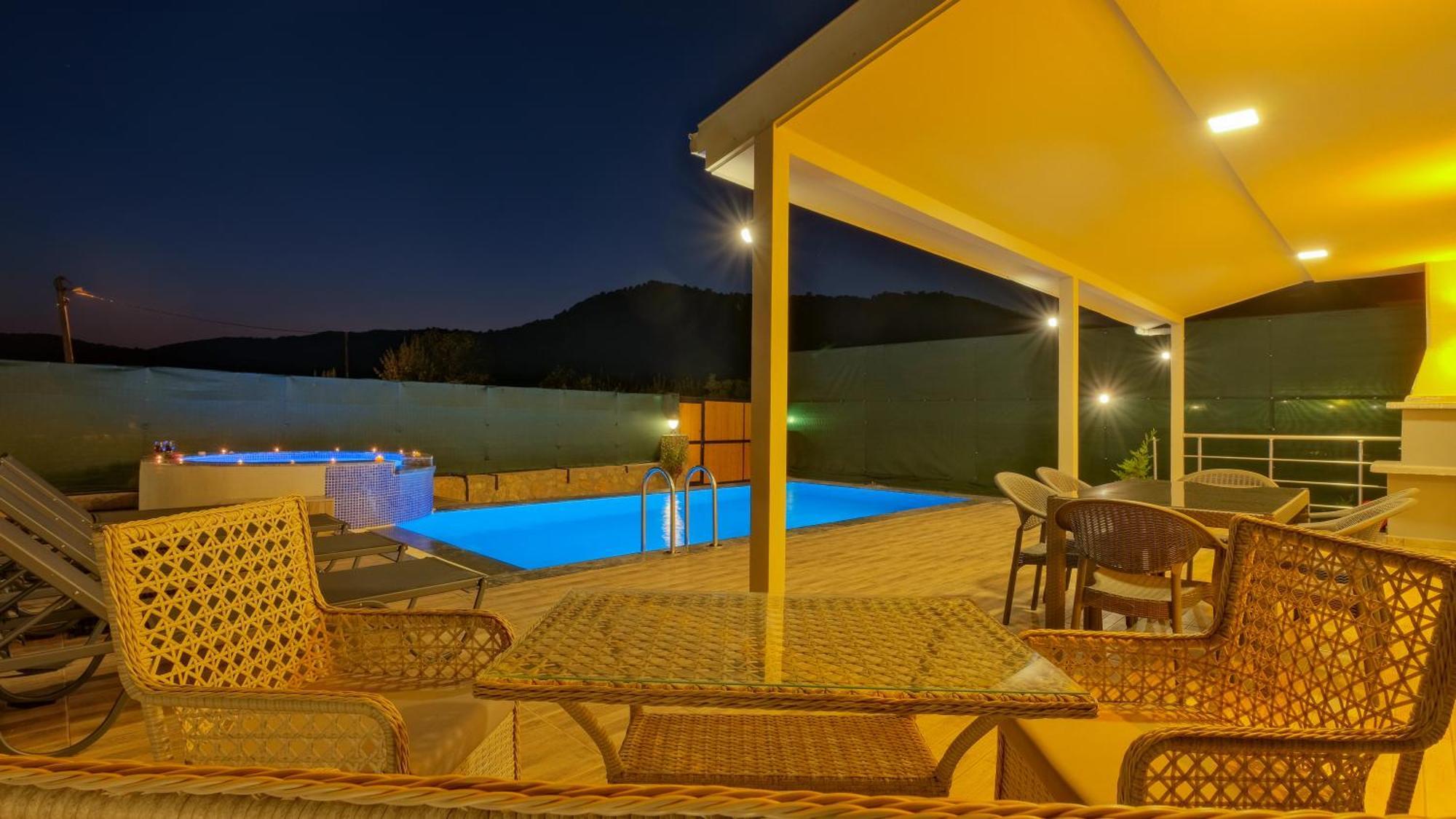 Esmeralda, Jakuzili Cocuk Havuzlu Lueks * Fethiye