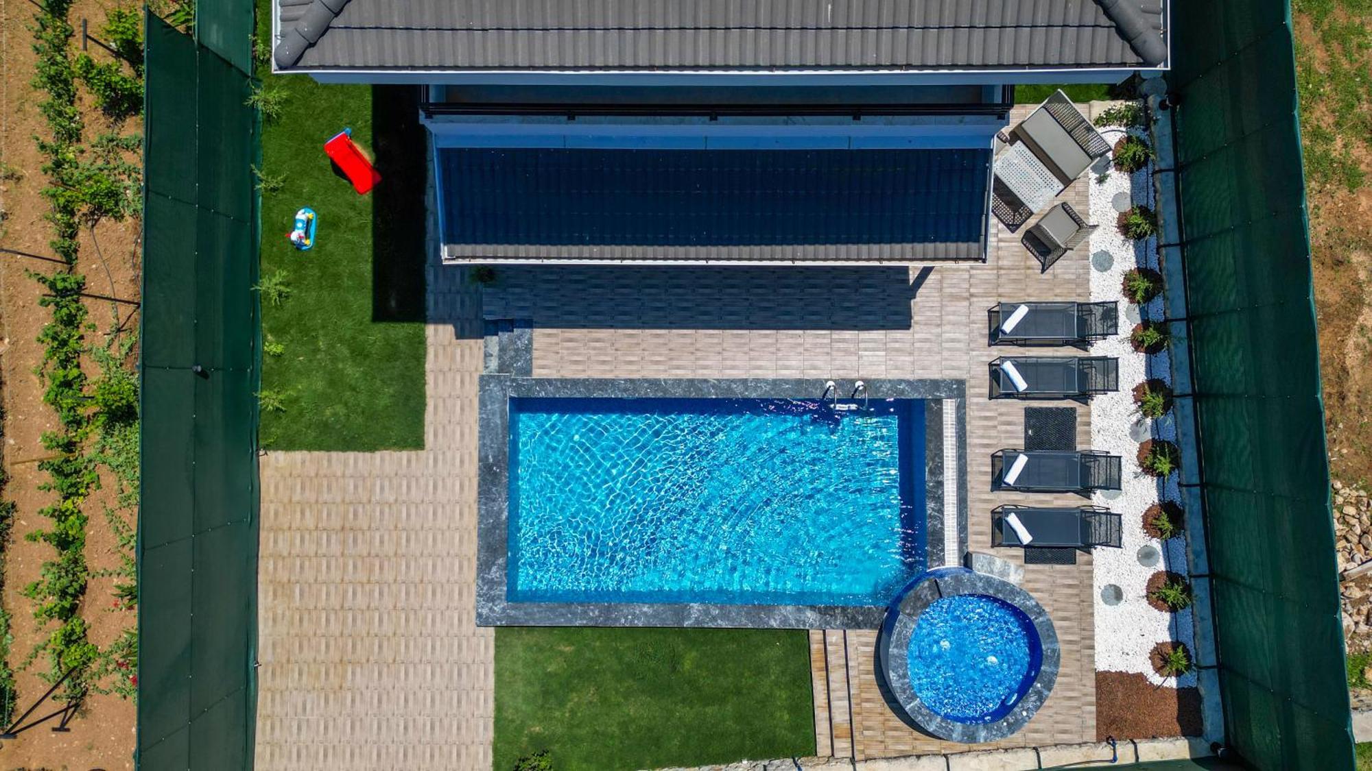 Esmeralda, Jakuzili Cocuk Havuzlu Lueks Villa Fethiye