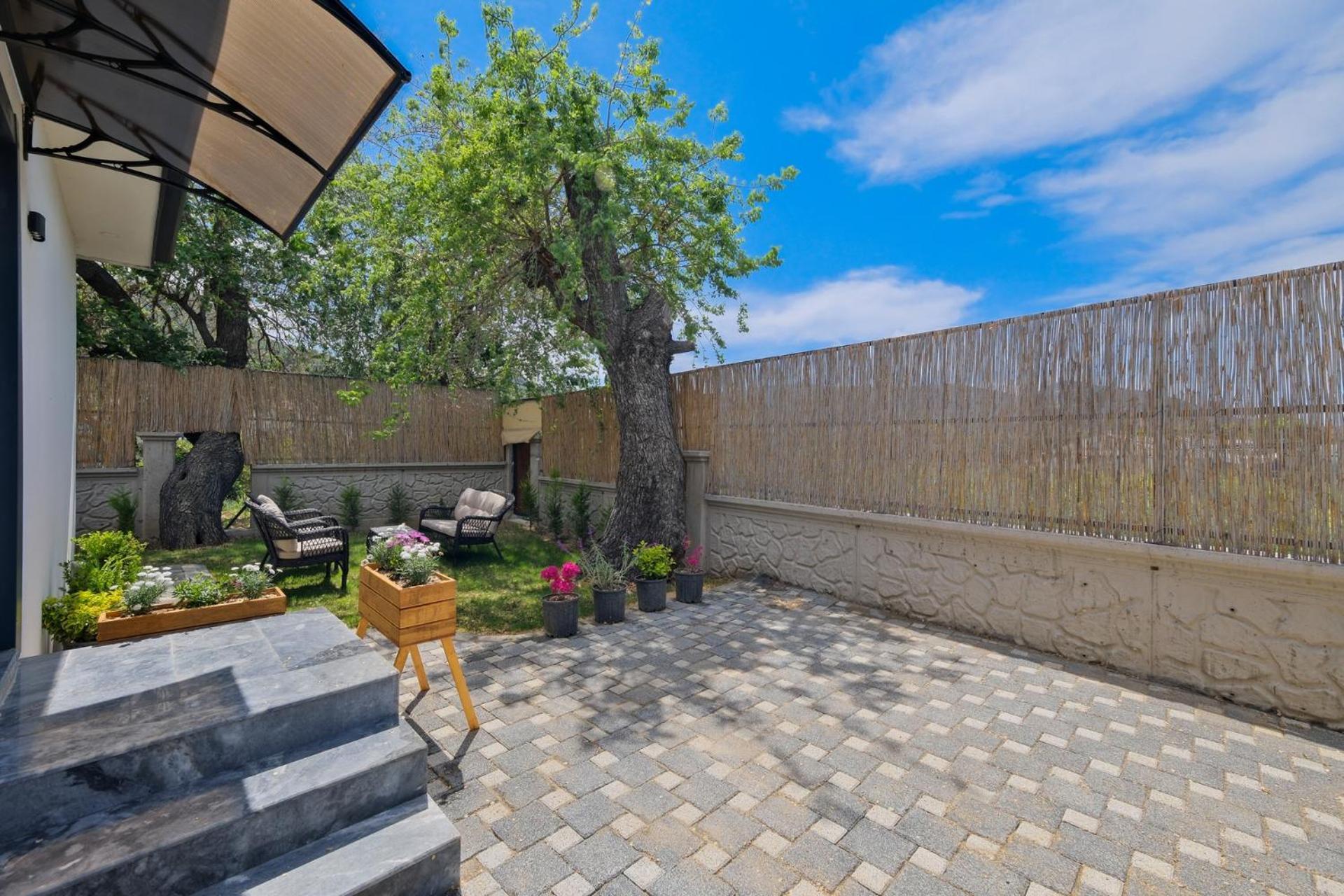 Summerland Villa *