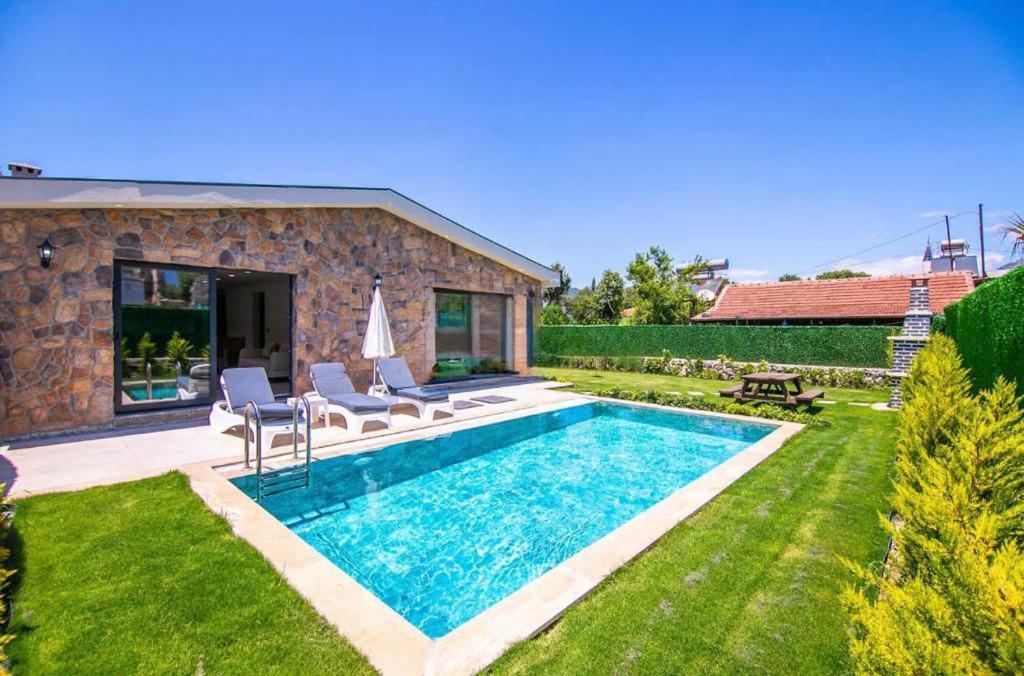 Villa Kaya Village *