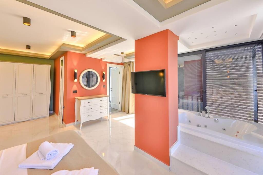 Villa Isitmali Kapali Havuzlu Fresco *
