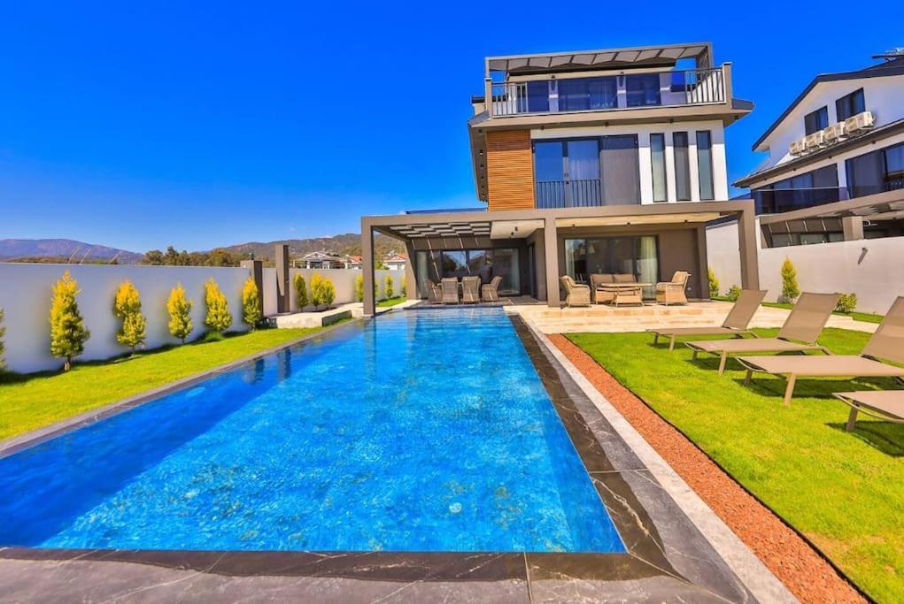 Isitmali Kapali Havuzlu Fresco Villa *