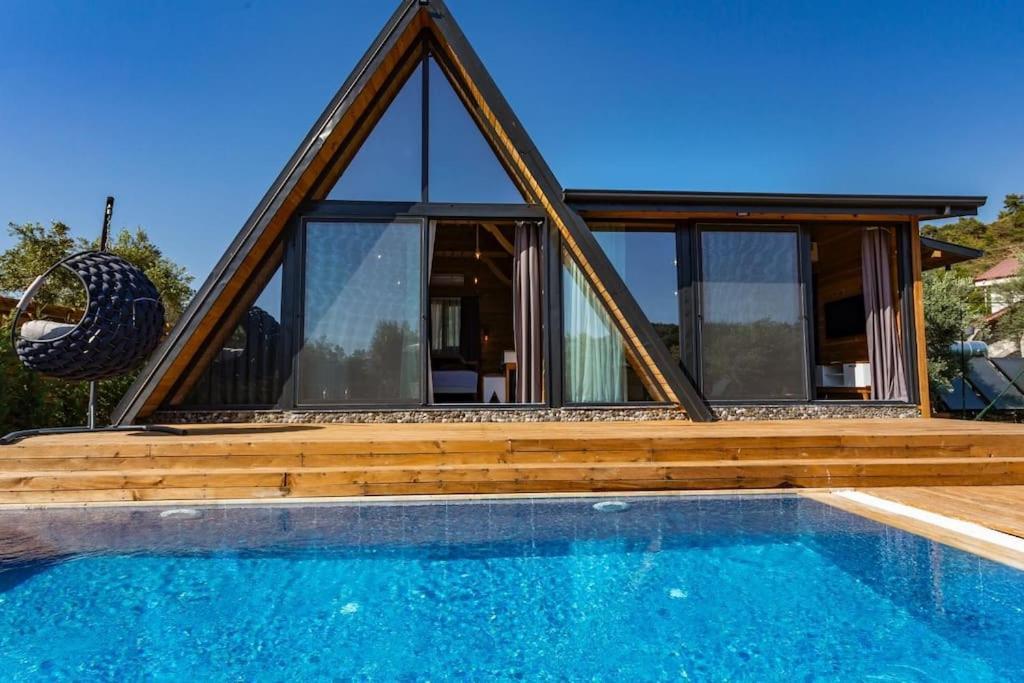 Villa Zeytin Havuzlu Jakuzili
