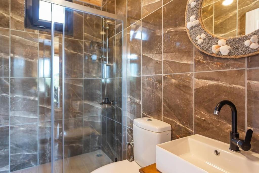 Zeytin Havuzlu Jakuzili Villa