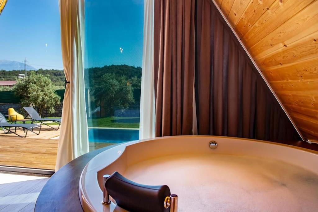 Zeytin Havuzlu Jakuzili Villa Fethiye
