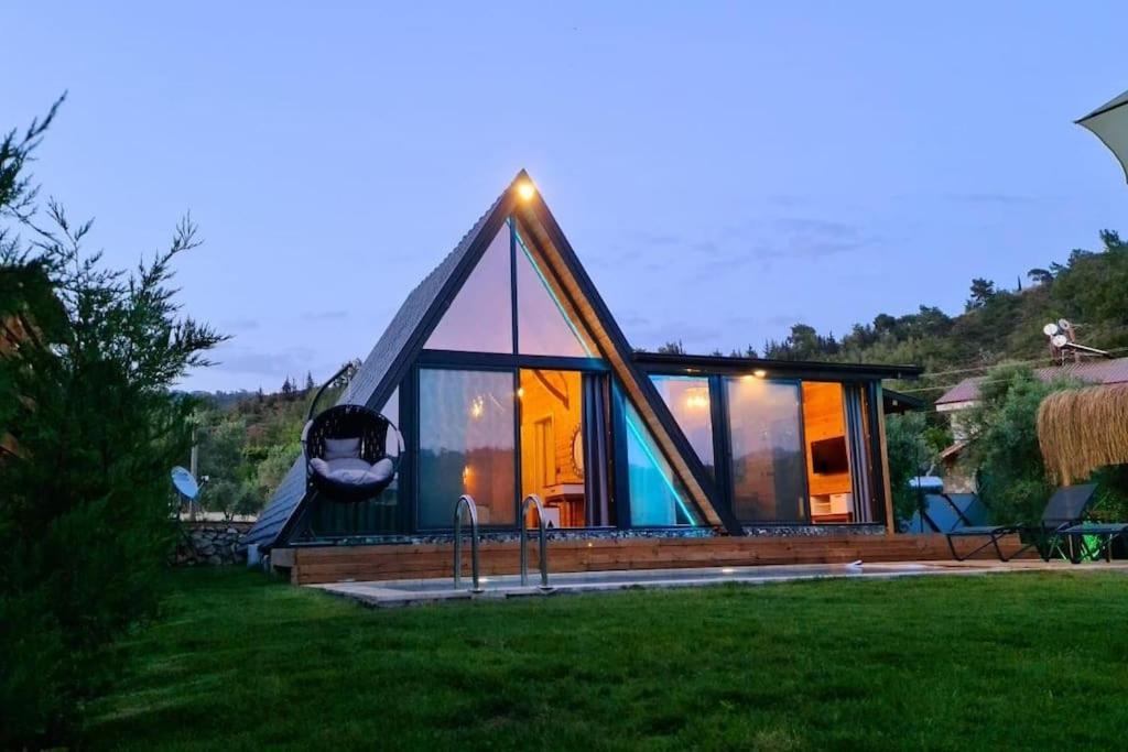 Zeytin Havuzlu Jakuzili Villa