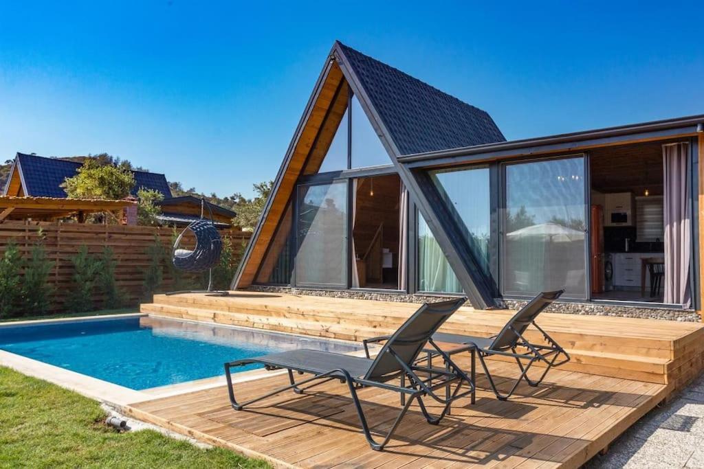 Zeytin Havuzlu Jakuzili Villa *