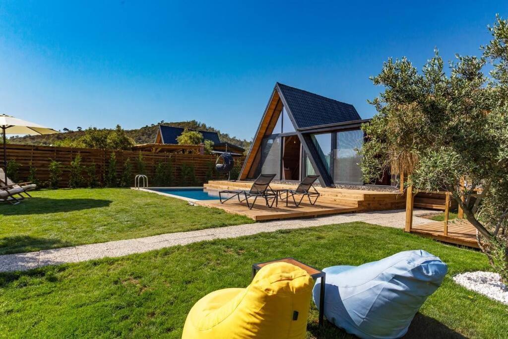 Zeytin Havuzlu Jakuzili Villa