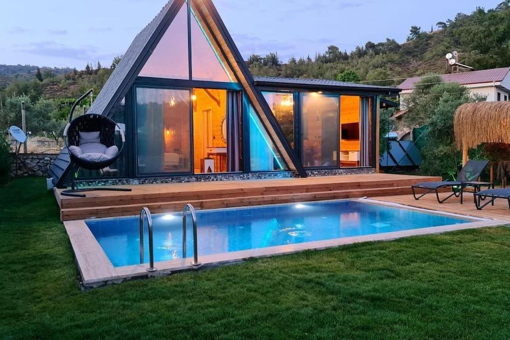Zeytin Havuzlu Jakuzili Villa *