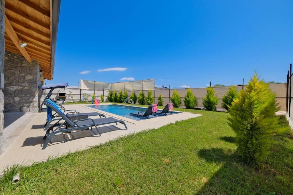 Tas Villa