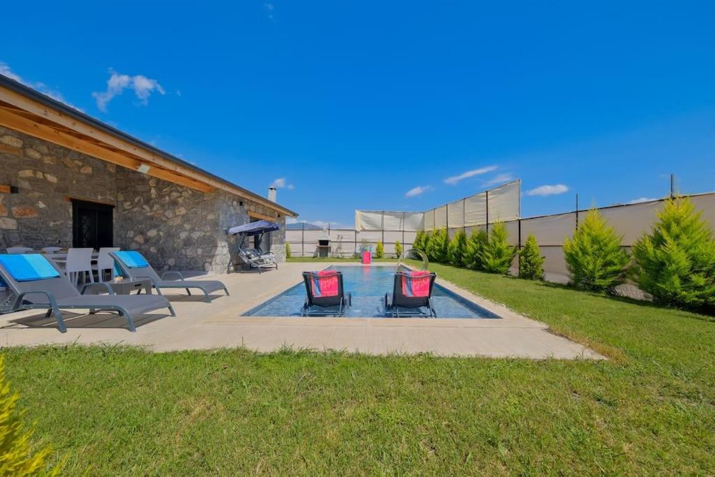 Tas Villa *