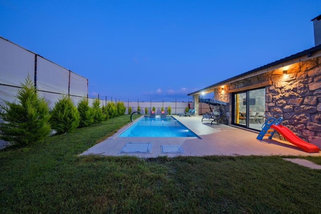 Tas Villa