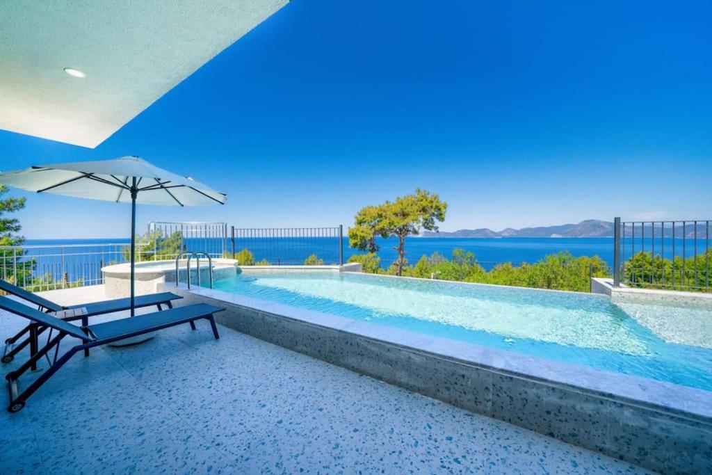 Villa Larrisa *