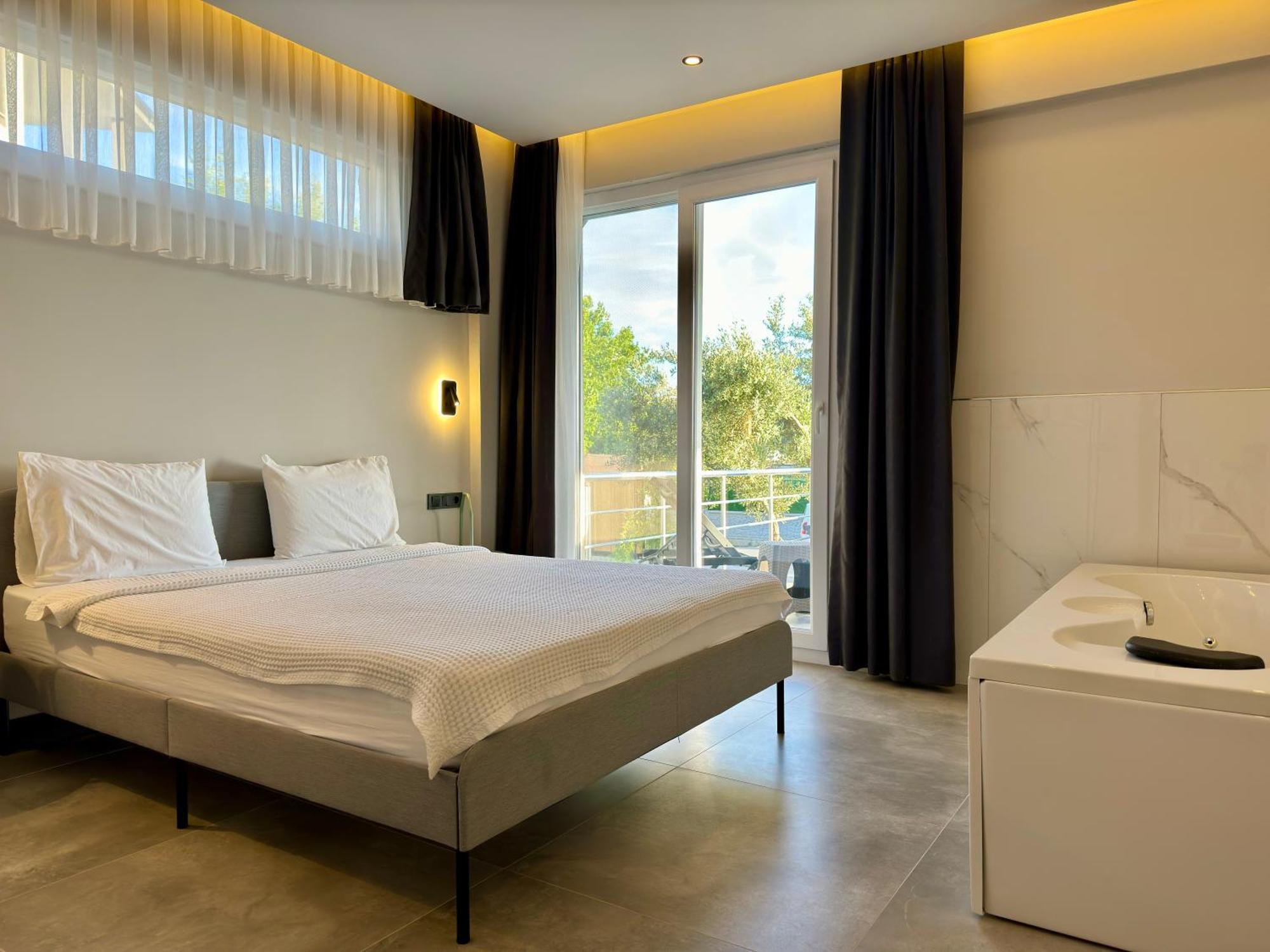 Ultra Genis Bahceli Jakuzili Villa Fethiye