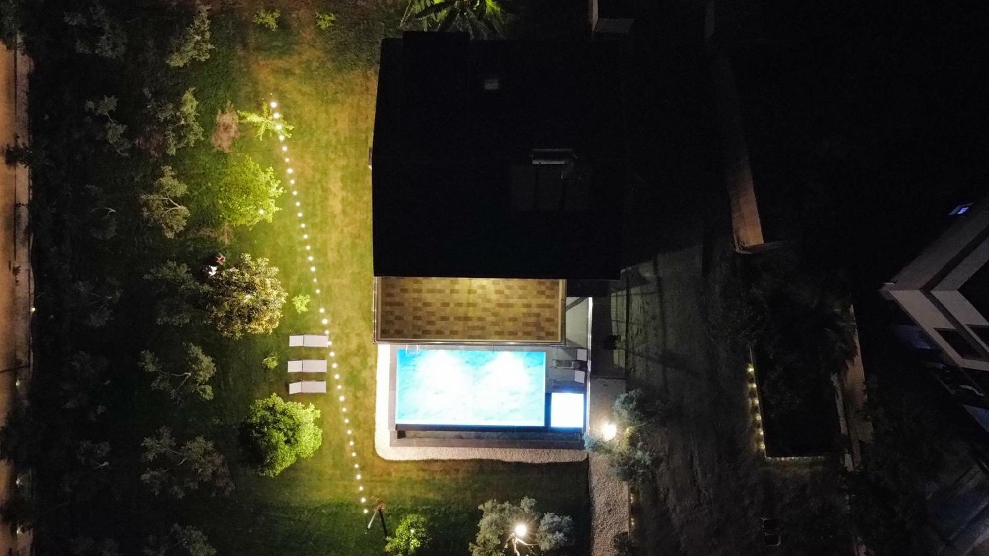 Ultra Genis Bahceli Jakuzili Villa