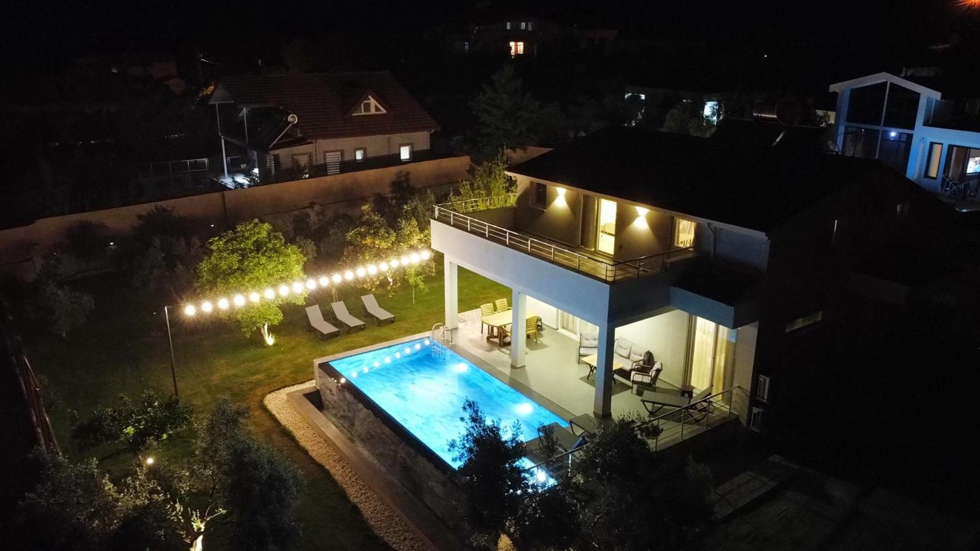 Ultra Genis Bahceli Jakuzili Villa Fethiye