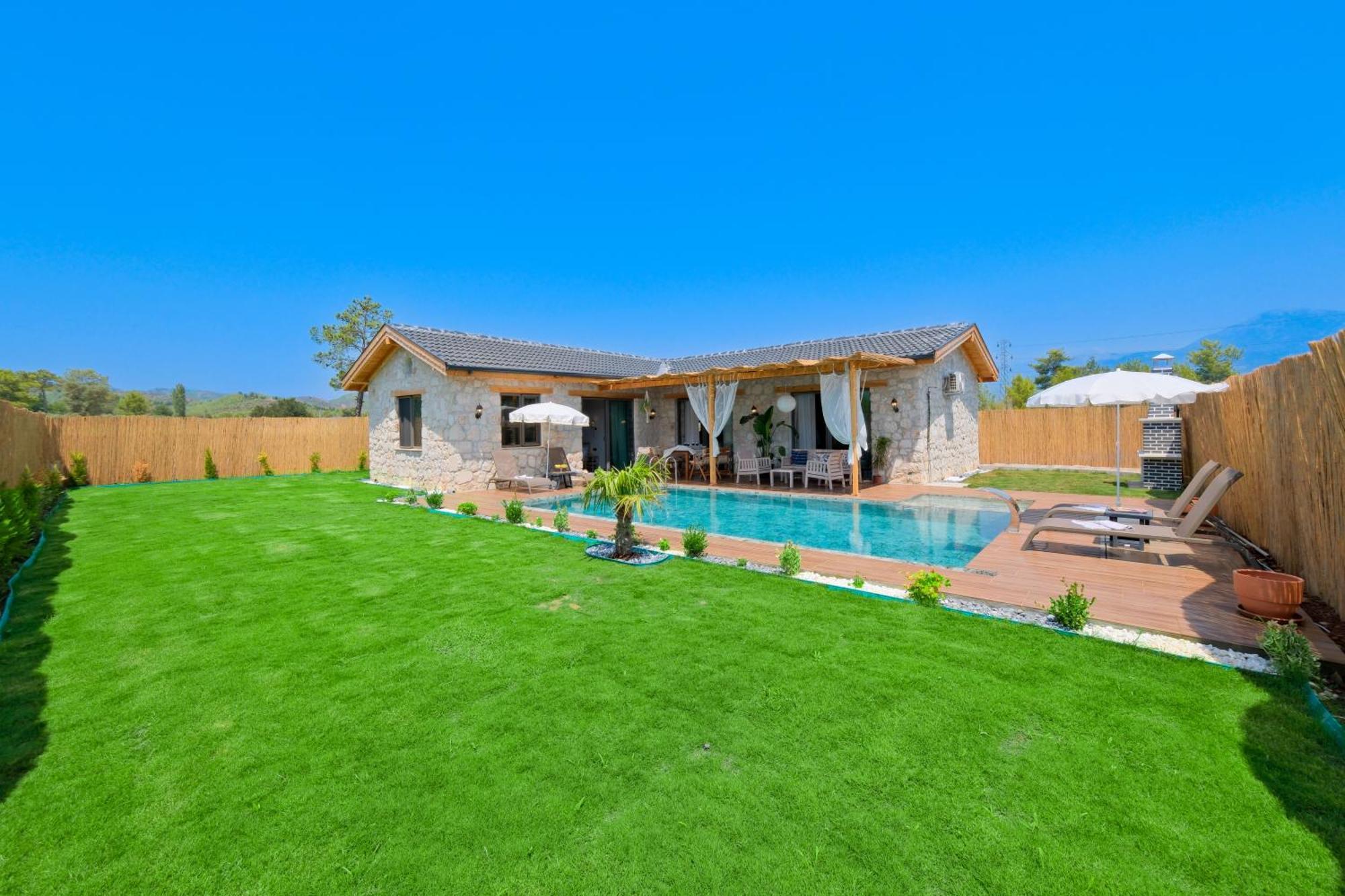 Nomade Seydikemer Korunakli Havuzlu Muhafazakar Villa Fethiye
