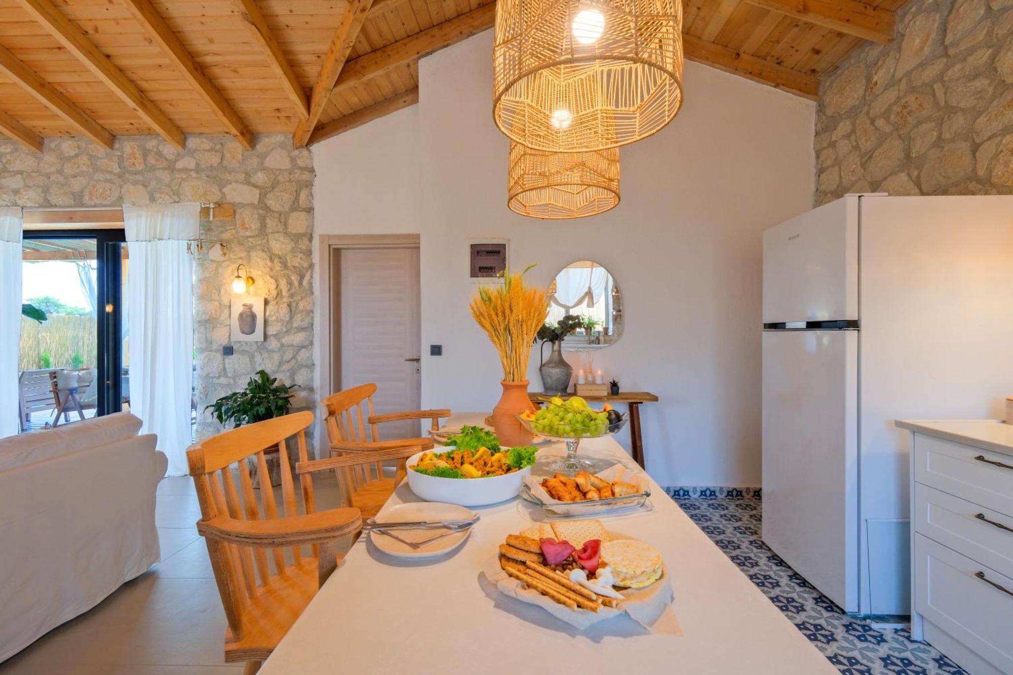 Nomade Seydikemer Korunakli Havuzlu Muhafazakar Villa