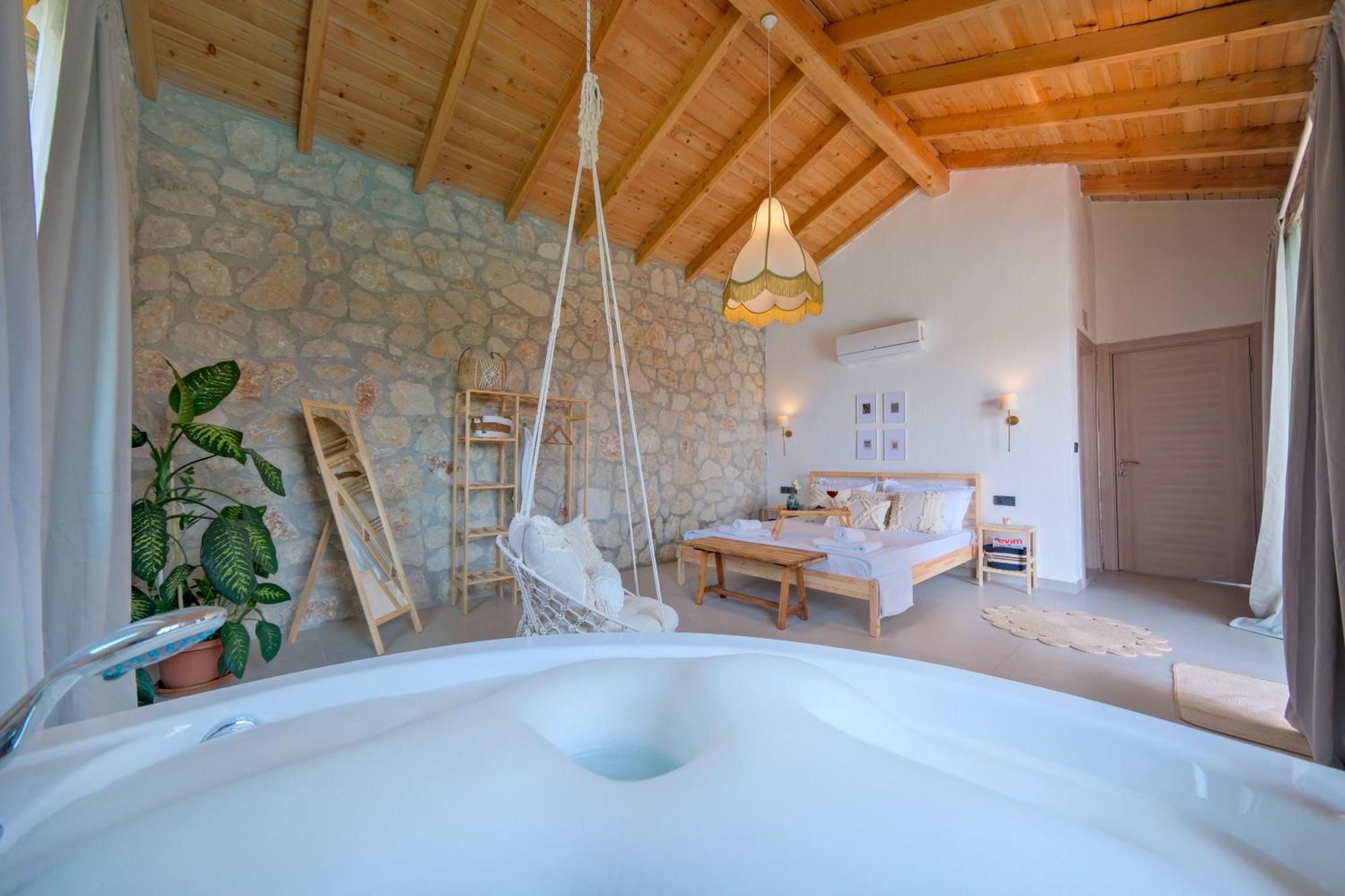 Villa Nomade Seydikemer Korunakli Havuzlu Muhafazakar